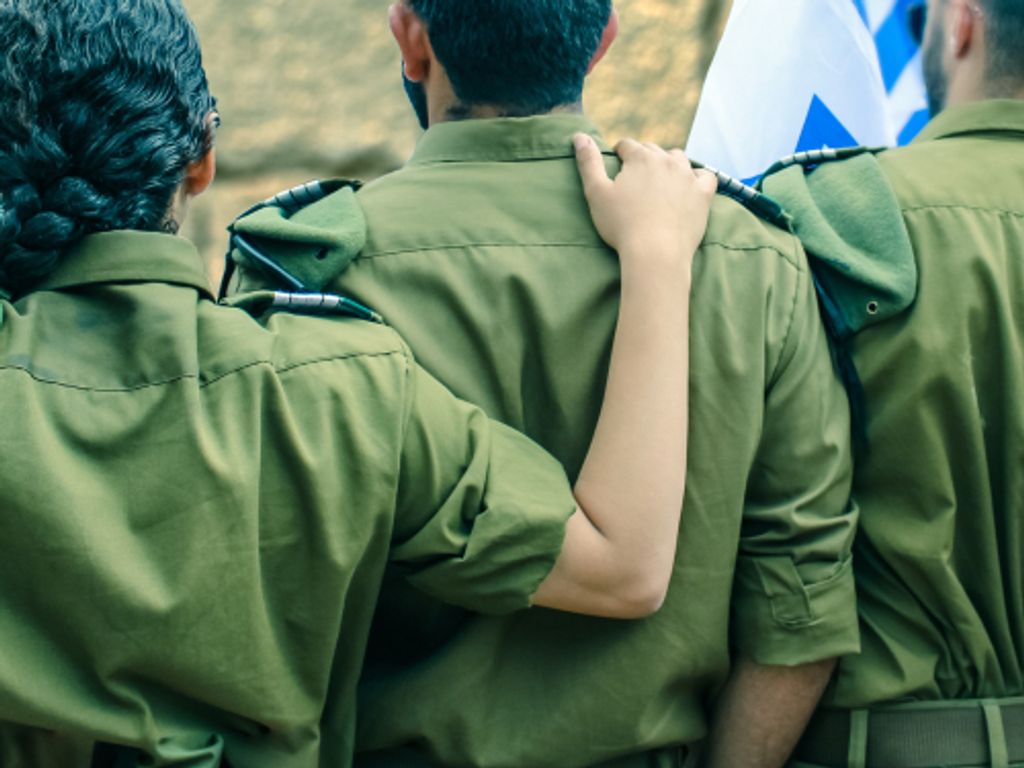 SHUTTERSTOCK חיילים בודדים