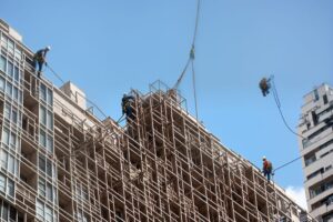 מידע מלא כאן,עבודות סנפלינג,עבודות גובה,שיפוץ בניין בגובה,חיזוק אריחי שיש בגובה