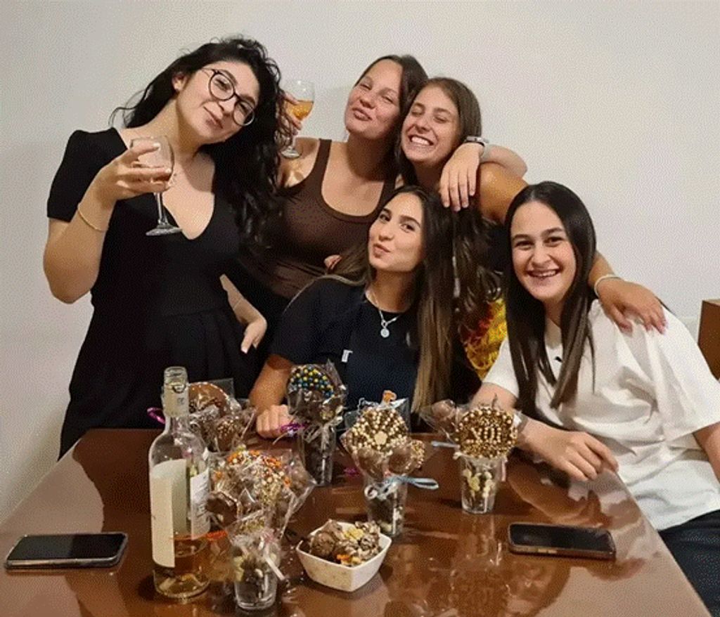 סדנת שוקולד של עינביז במסיבת רווקות